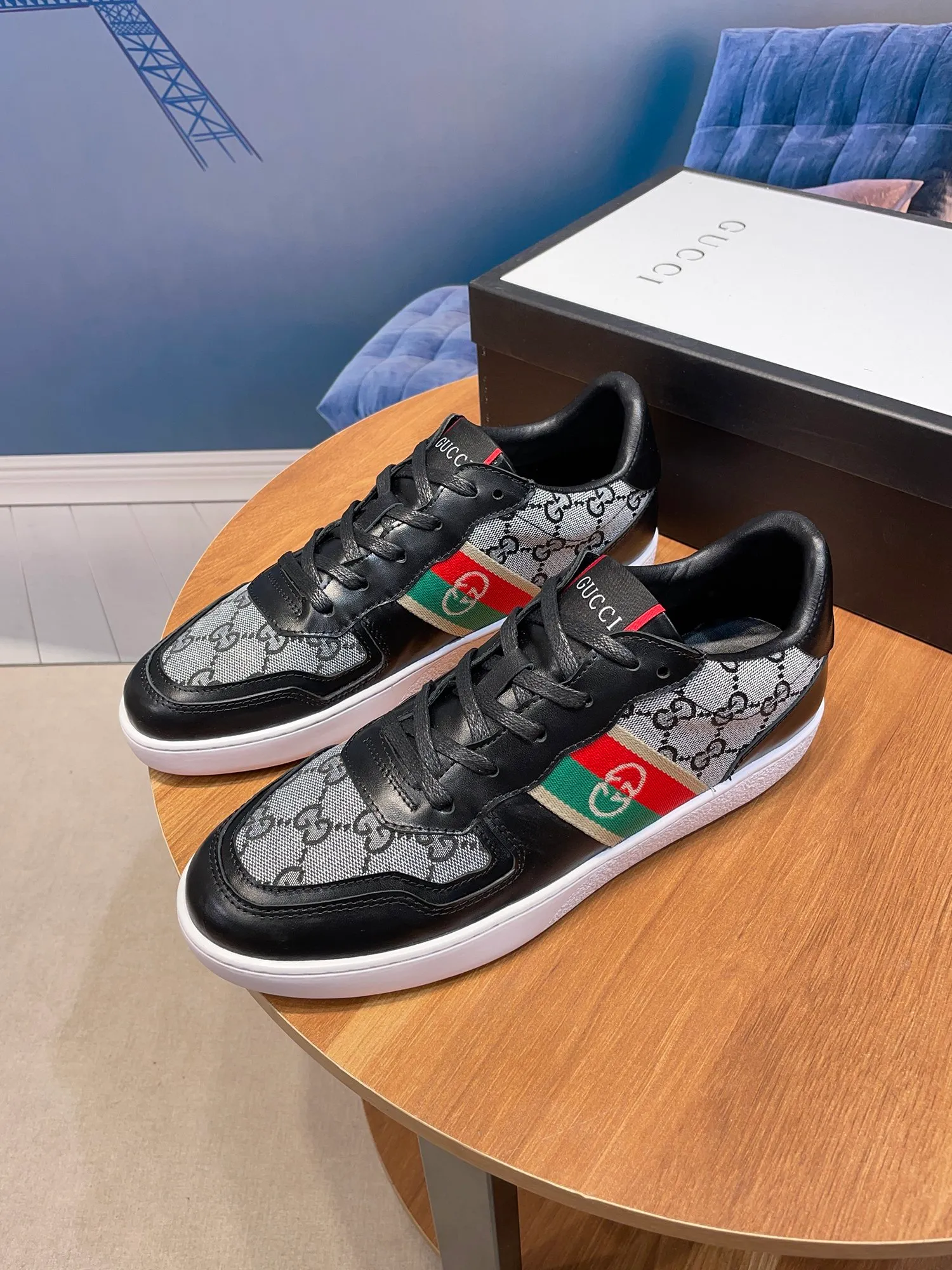 Factory price: 400💰New model is here again! [Gucci Sports Men's Shoes] Gucci fashionable casual men's shoes🇨🇳Original 1:1 mold opening, new model debuts first💯Not high-profile but avant-garde, simple, low-key and fashionable, super versatile style🌿Made of original cowhide with cloth➕Sheepskin lining🎋The version is comfortable on the feet, first-class workmanship🍍Size 38-44